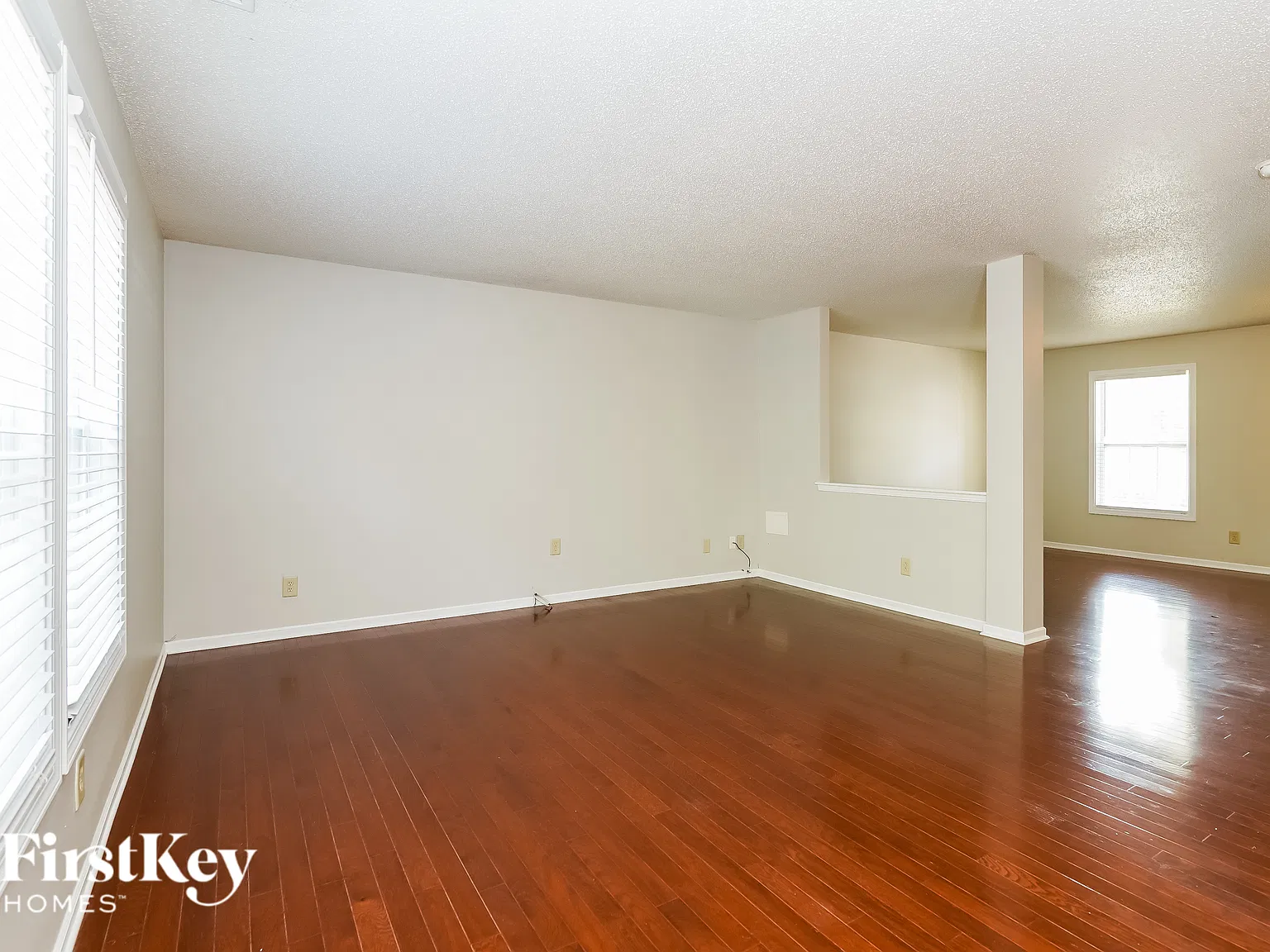 3 bed, 2.5 bath, 2011 sqft, $2,175 — Photo 2