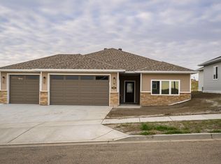 1101 Beretta St NW, Mandan, ND 58554