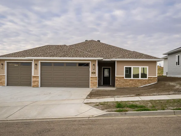 1101 Beretta St NW, Mandan, ND 58554