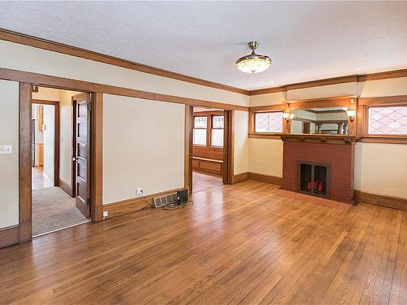 5th image of 1431 Clarence Ave