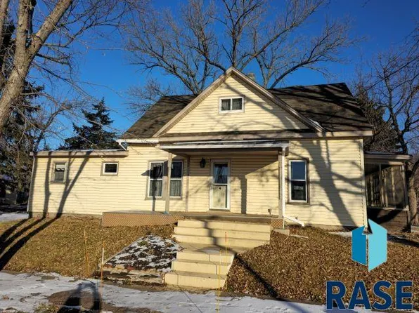 200 W 1st St, Hartford, SD 57033