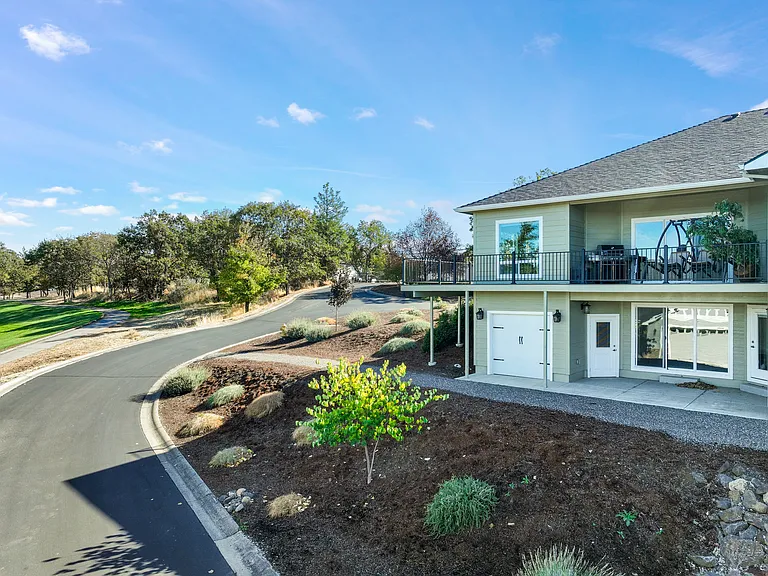221 Skyhawk Dr — Photo 32