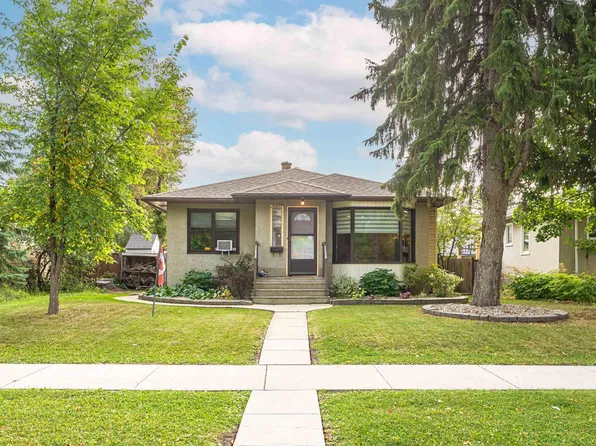 10807 136th St NW, Edmonton, AB T5M 1M1