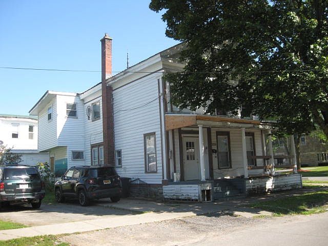 2nd image of 328 Morris St