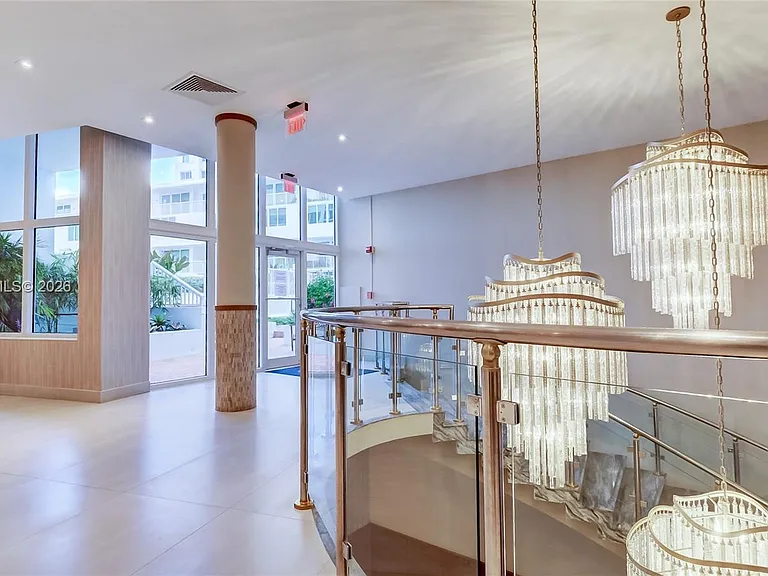 5401 Collins Ave #1126 — Photo 15