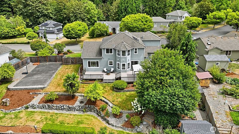 2nd image of 1404 Amber Boulevard SE