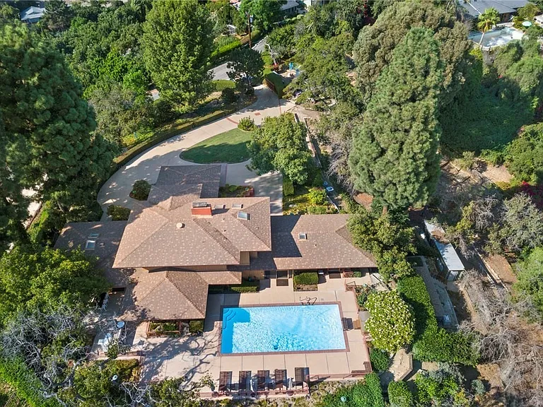 540 Reposado Dr — Photo 60