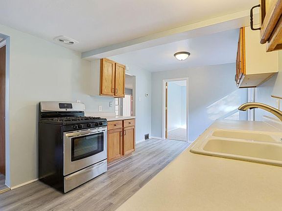 4th image of 186 McCarrons Blvd S