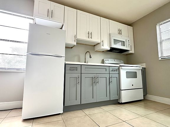 5th image of 1715 Roosevelt Ave #A