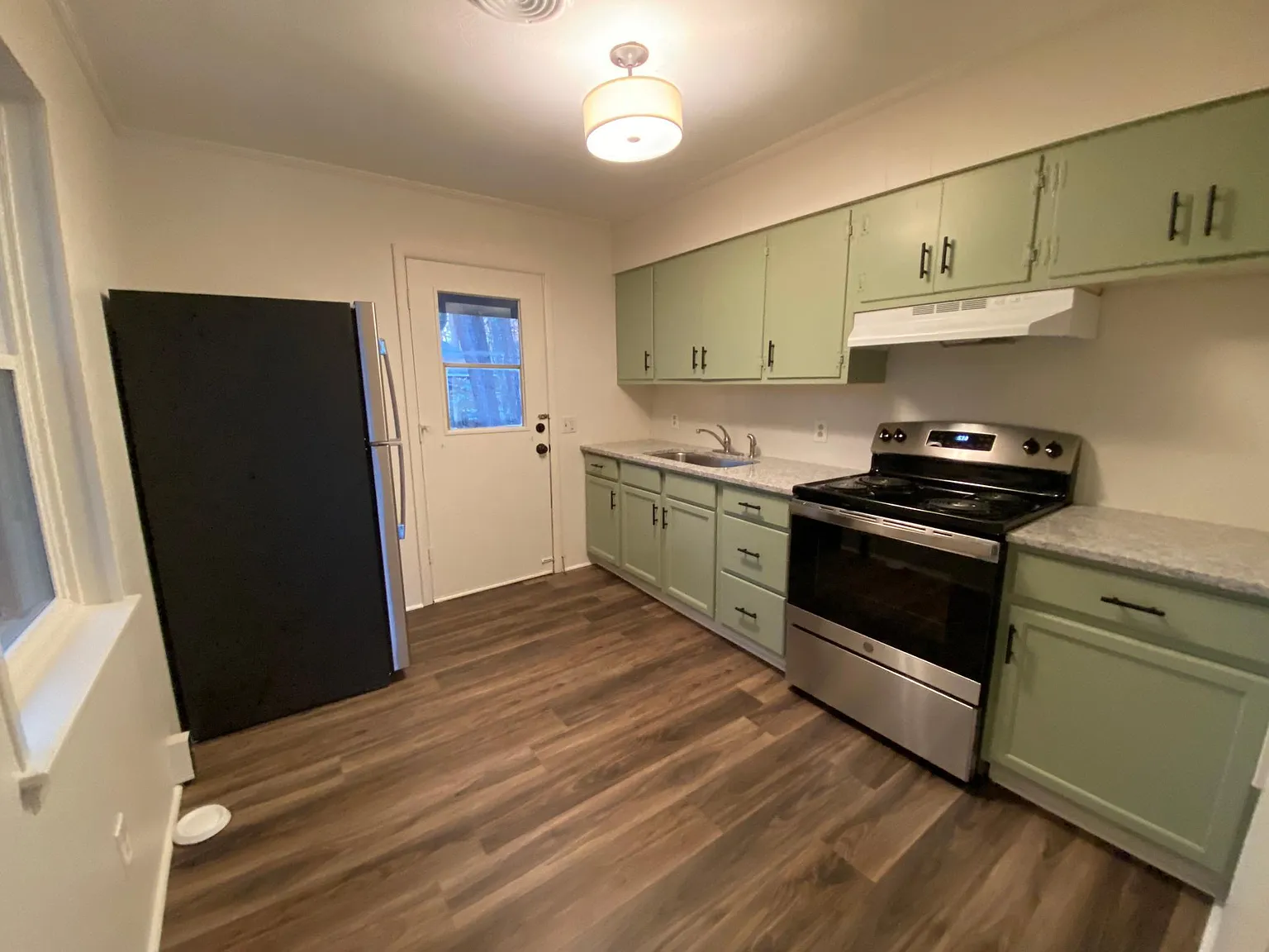 2 bed, 700 sqft, $1,100 — Photo 2