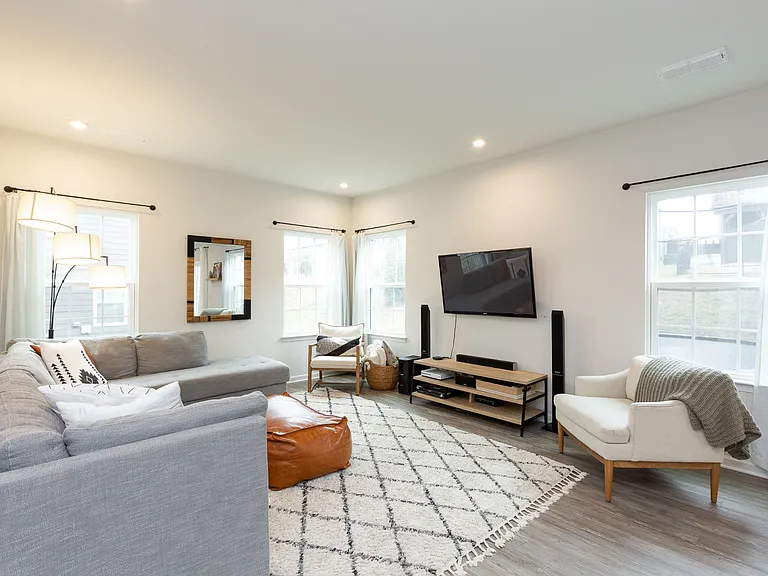 2106 Morton Dr — Photo 17