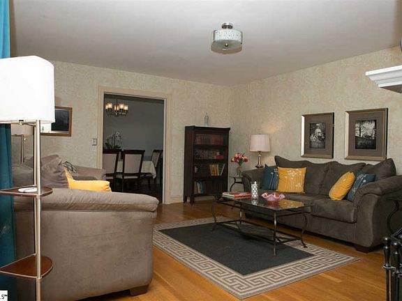 5th image of 114 Sherwood Dr