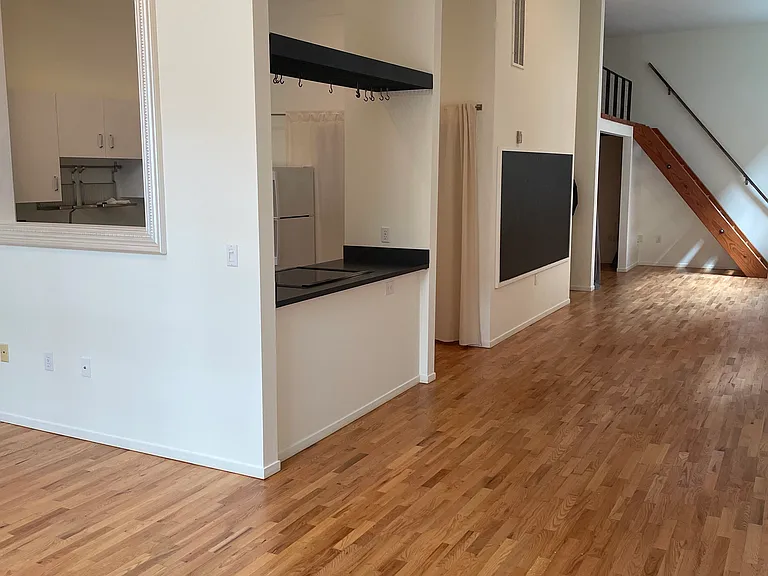 1009 NW Hoyt St #111 — Photo 9