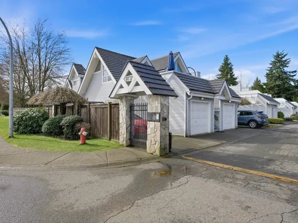 9771 152b St #4, Surrey, BC V3R 9V9