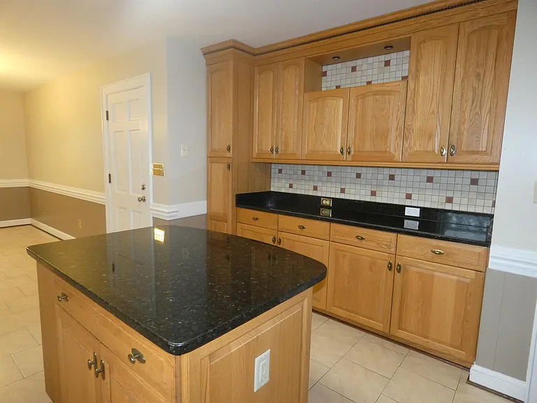 842 Spring Valley Dr — Photo 14
