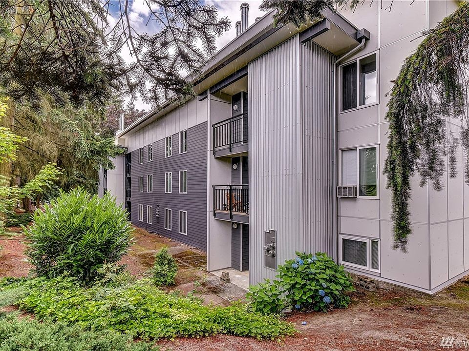 1st image of 14620 NE 31st St #301