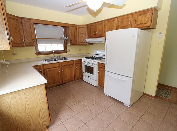 3rd image of 973 Pleasant St