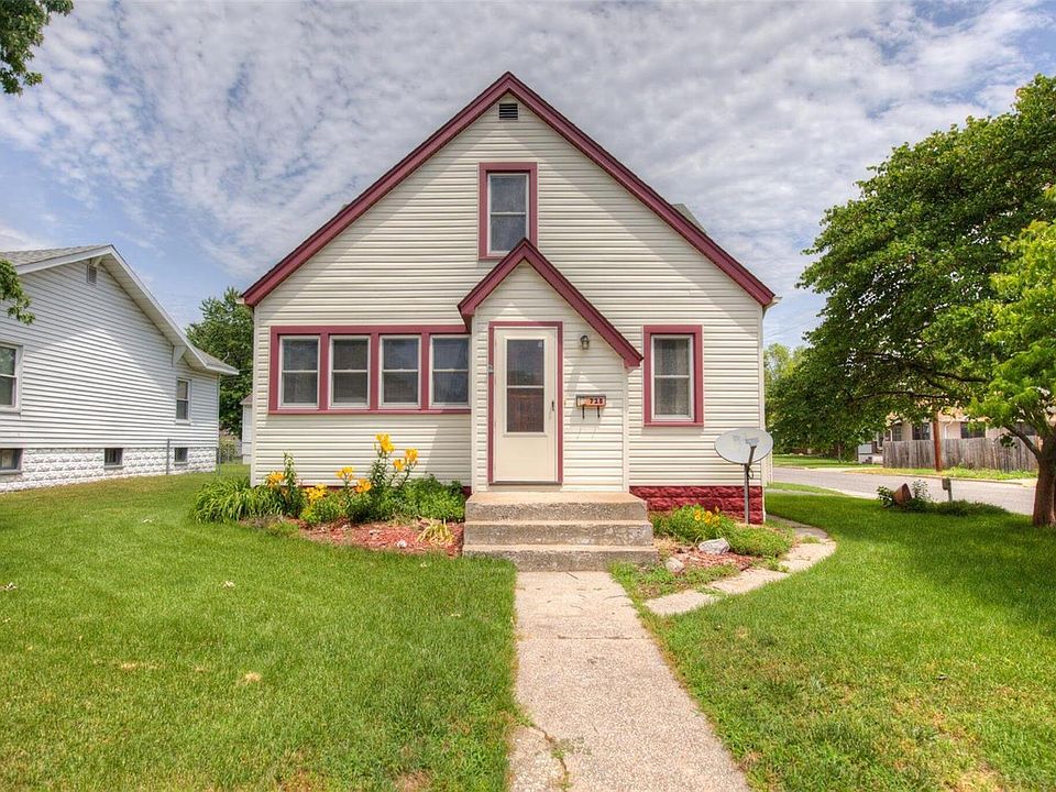 1st image of 725 Halloran Ave