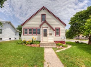 725 Halloran Ave, Wood River, IL 62095