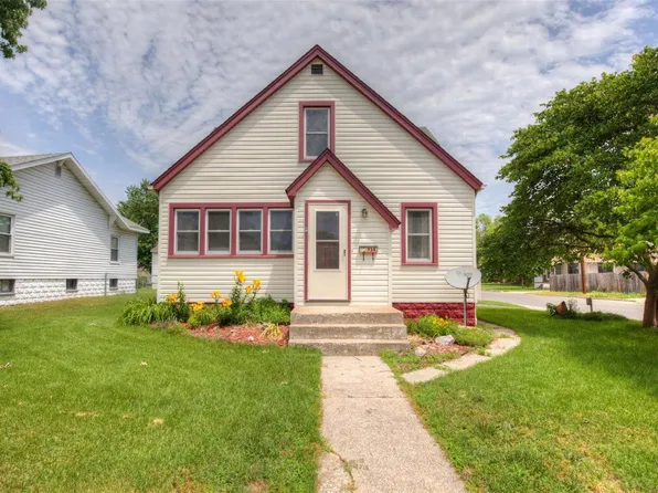 725 Halloran Ave, Wood River, IL 62095