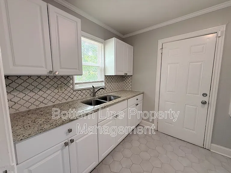 214 S Gardner Ave — Photo 7