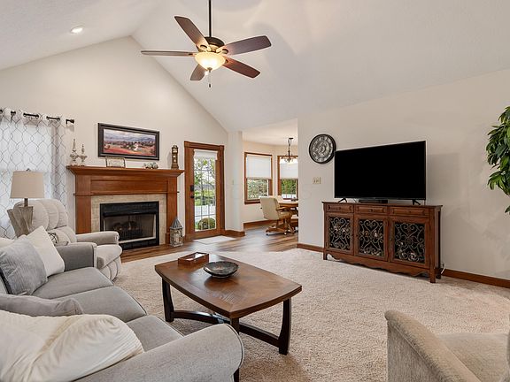 2nd image of 1007 Ridge Dr