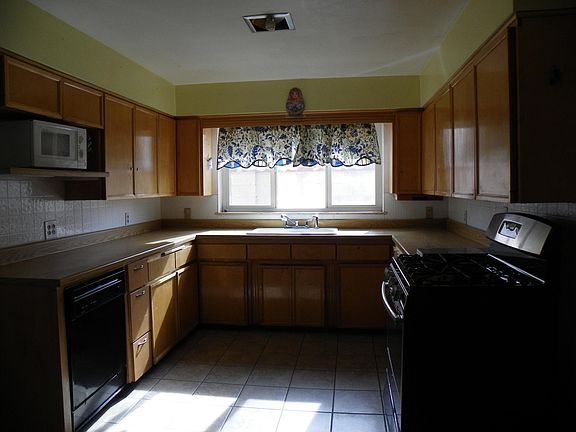 4th image of 610 Palisades Dr N