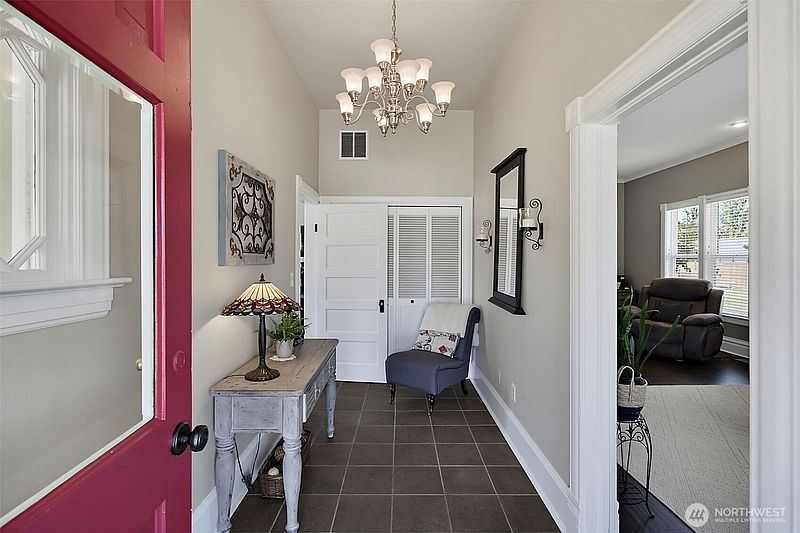 4th image of 1303 W Main