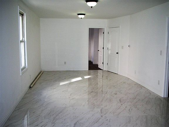 4th image of 10428 116th St #2
