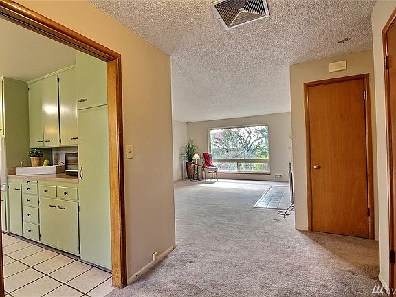 Wide, open entry. 
