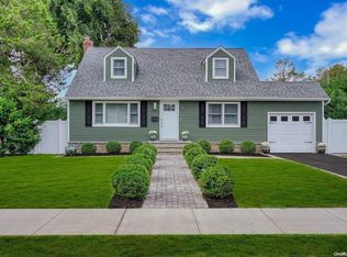 115 Cortland Ave, Hicksville, NY 11801