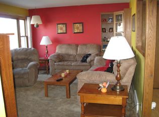 1521 Bridle Dr, Mitchell, SD 57301