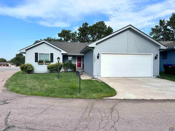 2909 SW Cedar Cove Ct, Topeka, KS 66614
