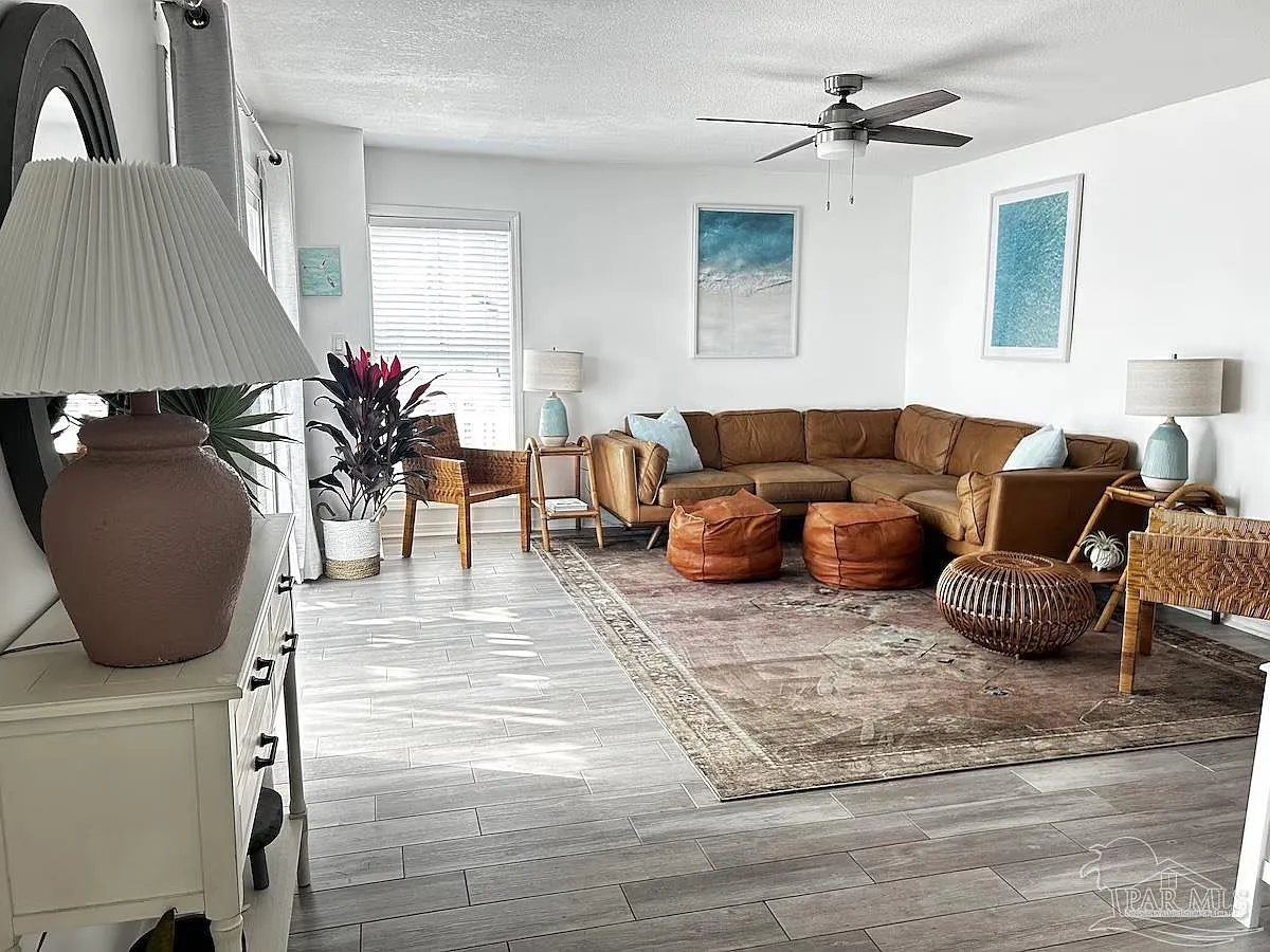 4 bed, 2.5 bath, 1280 sqft, $3,500 — Photo 1