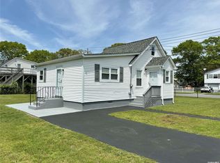 21 Stuart Rd, Shirley, NY 11967