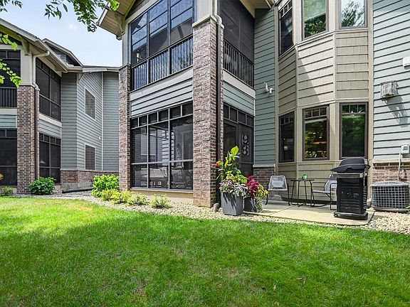 4th image of 10 Glen Brook Way Unit 105