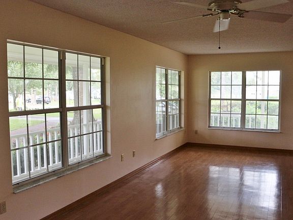 3rd image of 180 SW Melon Ct