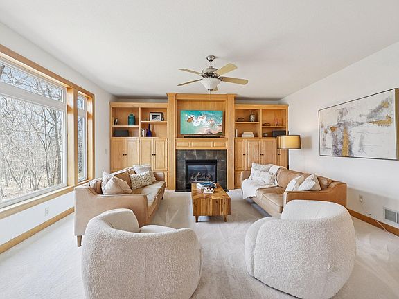 3rd image of 8813 Woodhill Dr