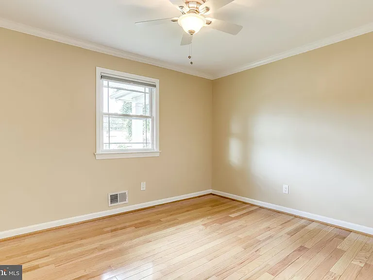 4894 Williamsburg Blvd — Photo 24