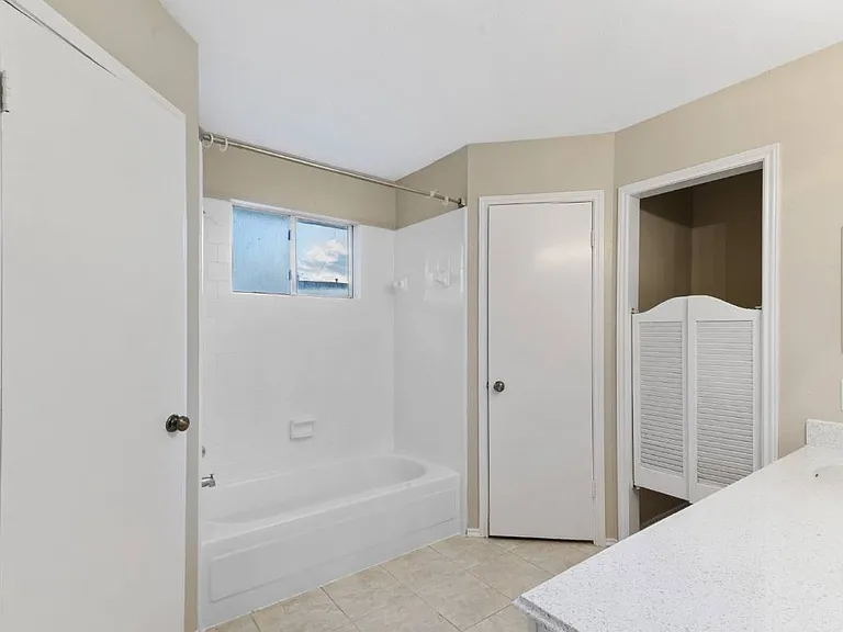 18067 Garden Manor Dr — Photo 8