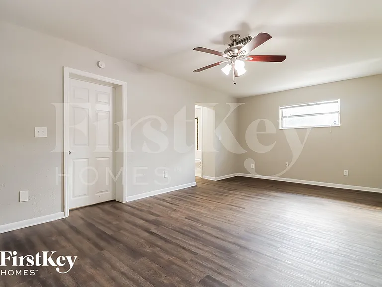 9303 N Edison Ave — Photo 8