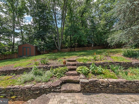4th image of 15755 Wakefield Ct