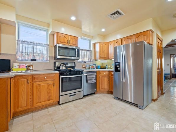 46 Hayward Ave, Carteret, NJ 07008