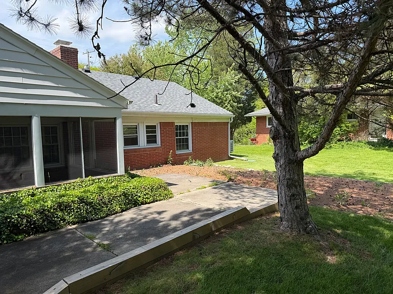 28030 W River Rd — Photo 7