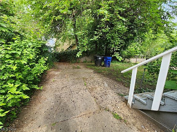 2nd image of 530 E 118th St