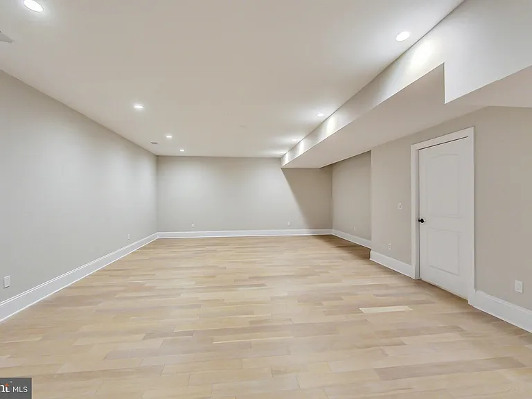 3104 Sleepy Hollow Rd — Photo 68