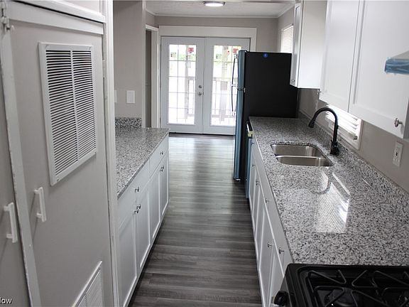 4th image of 11950 Kirton Ave
