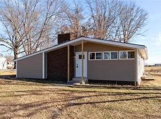 906 N Davis St, Hamilton, MO 64644