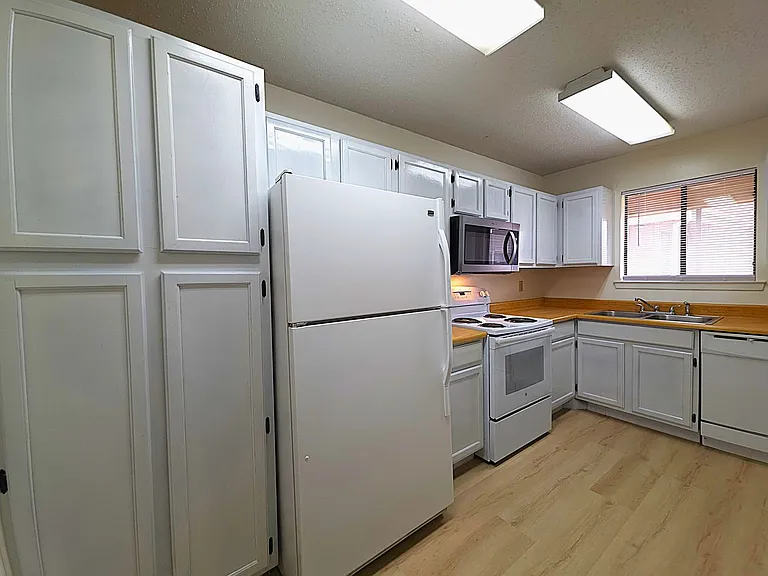 400 W South Town Dr #204 — Photo 18