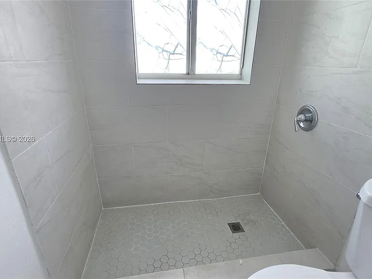 7629 Dickens Ave #4-8 — Photo 18